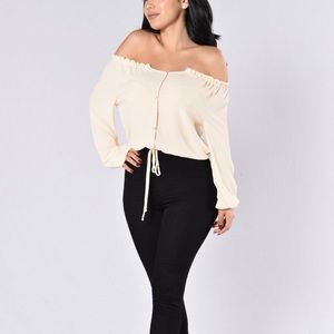 Fashion Nova “lady in waiting” Top